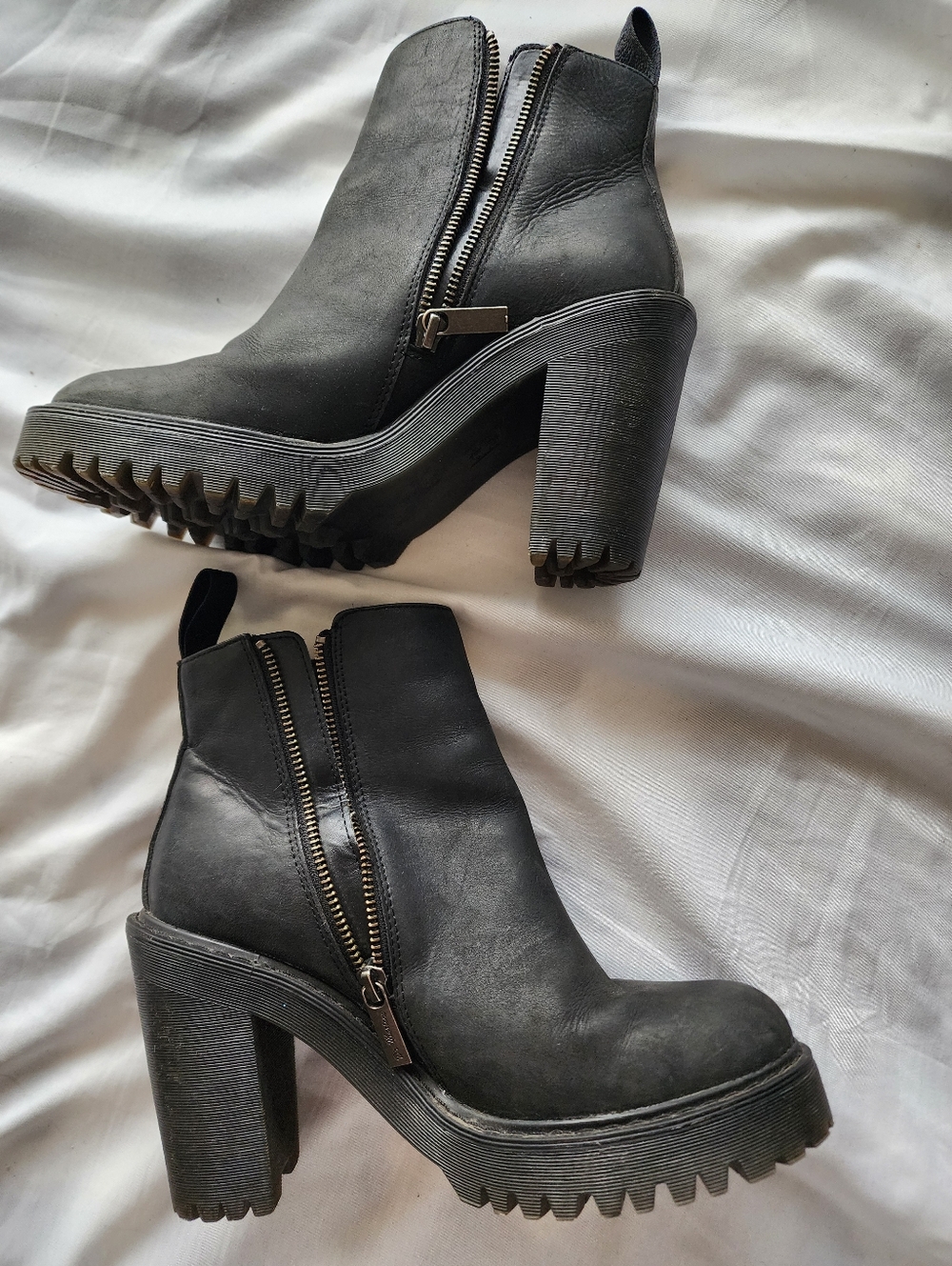 Dr. Martens Magdalena Heeled Ankle Boots. Size 7 - Picture 2 of 6